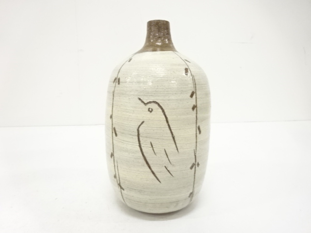  大樋焼　大樋年朗(十代大樋長左衛門)造　刷毛目　鳥文　花入